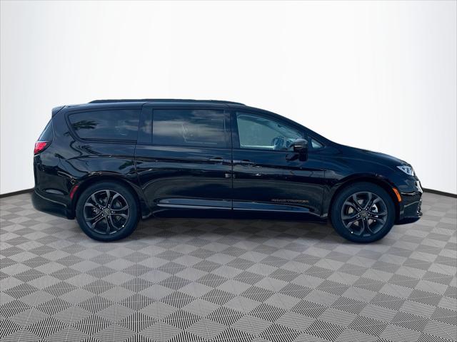 2024 Chrysler Pacifica PACIFICA TOURING L