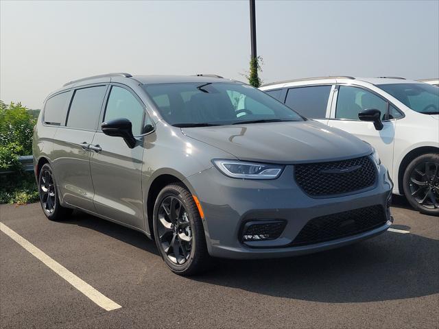 2024 Chrysler Pacifica PACIFICA TOURING L