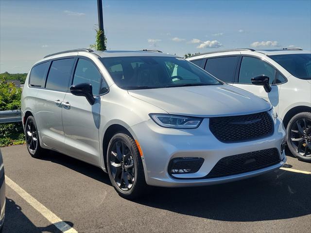 2024 Chrysler Pacifica PACIFICA TOURING L