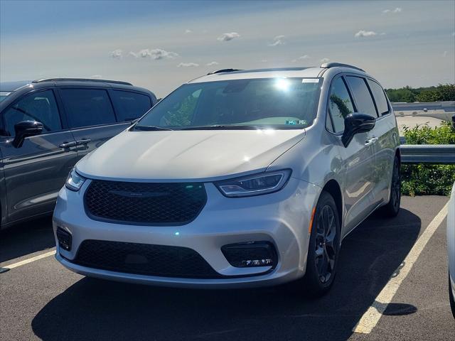 2024 Chrysler Pacifica PACIFICA TOURING L