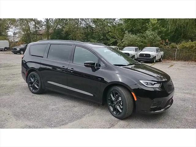 2024 Chrysler Pacifica PACIFICA TOURING L