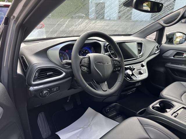 2024 Chrysler Pacifica PACIFICA TOURING L