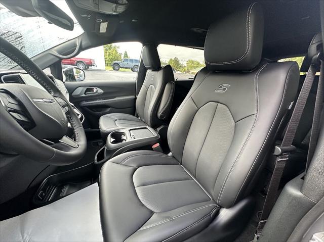 2024 Chrysler Pacifica PACIFICA TOURING L