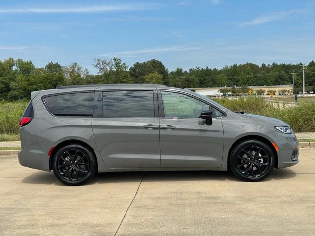 2024 Chrysler Pacifica PACIFICA TOURING L