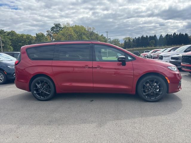 2024 Chrysler Pacifica PACIFICA TOURING L