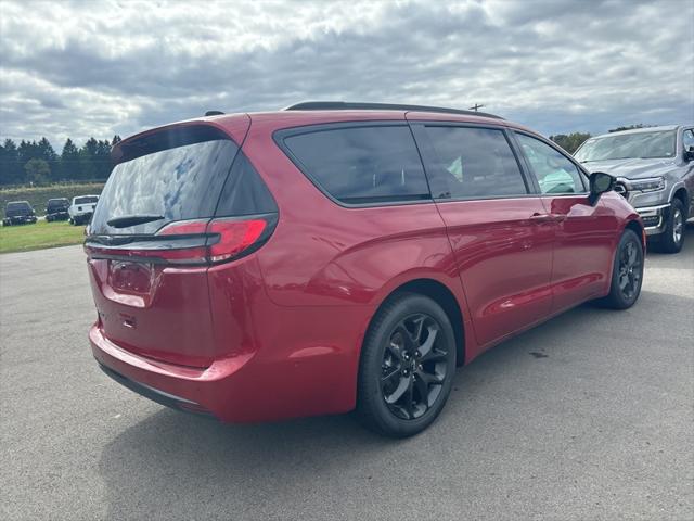 2024 Chrysler Pacifica PACIFICA TOURING L