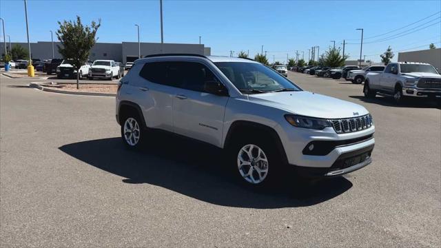 2025 Jeep Compass COMPASS LATITUDE 4X4