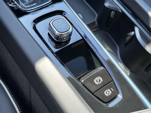 2024 Volvo S60 B5 Plus Black Edition