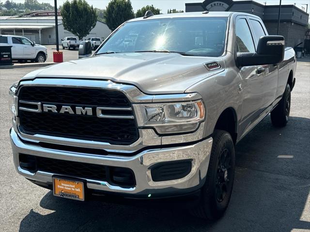 2023 RAM 3500 Tradesman Crew Cab 4x4 8 Box