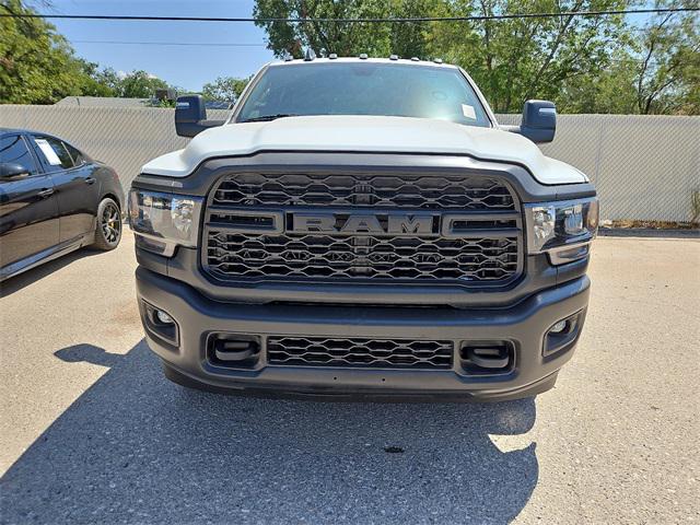 2024 RAM Ram 3500 Chassis Cab RAM 3500 TRADESMAN CREW CAB CHASSIS 4X4 60 CA