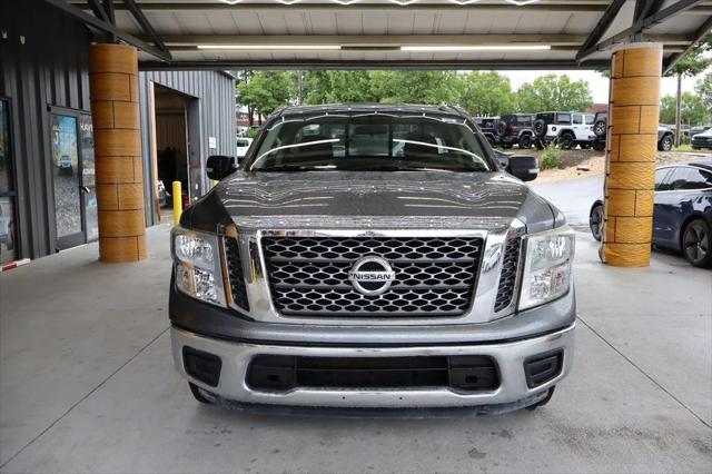 2017 Nissan TITAN SV