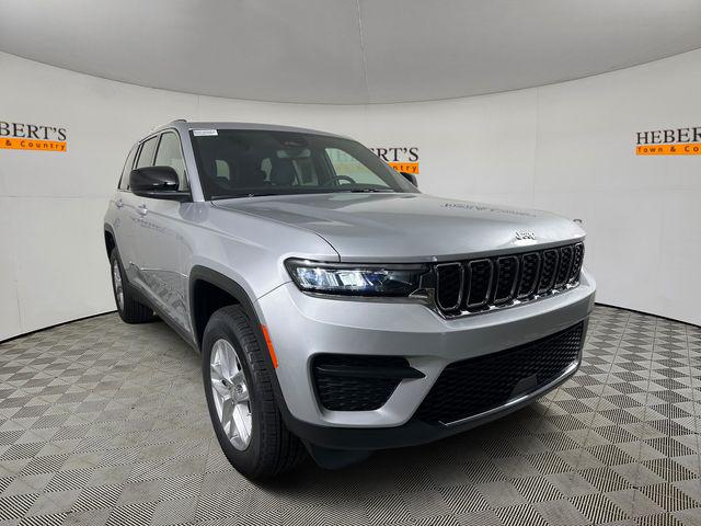 2024 Jeep Grand Cherokee GRAND CHEROKEE LAREDO X 4X4