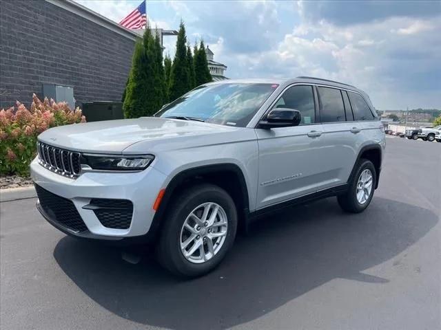 2024 Jeep Grand Cherokee GRAND CHEROKEE LAREDO X 4X4