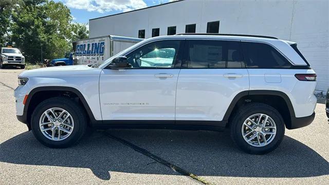 2024 Jeep Grand Cherokee GRAND CHEROKEE LAREDO X 4X4