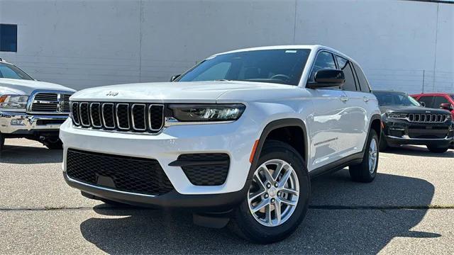 2024 Jeep Grand Cherokee GRAND CHEROKEE LAREDO X 4X4