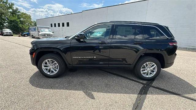 2024 Jeep Grand Cherokee GRAND CHEROKEE LAREDO X 4X4