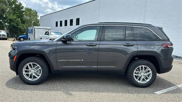 2024 Jeep Grand Cherokee GRAND CHEROKEE LAREDO X 4X4