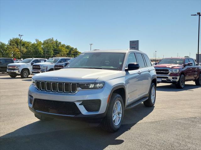 2024 Jeep Grand Cherokee GRAND CHEROKEE LAREDO X 4X4