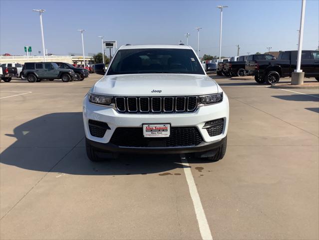 2024 Jeep Grand Cherokee GRAND CHEROKEE LAREDO X 4X4