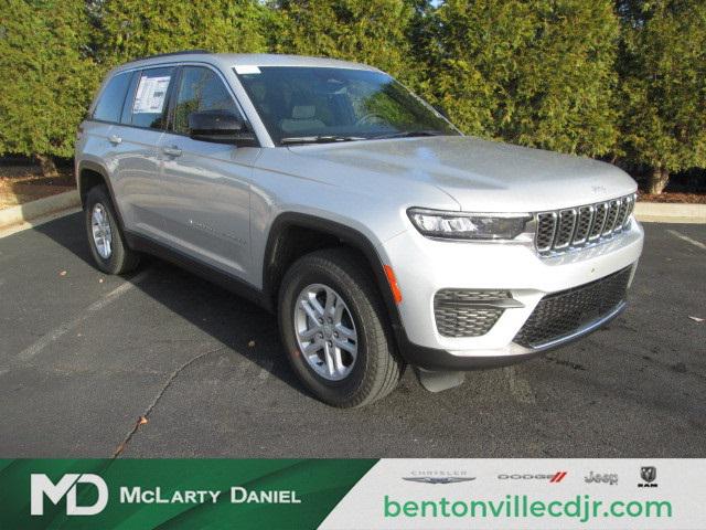 2024 Jeep Grand Cherokee GRAND CHEROKEE LAREDO 4X4