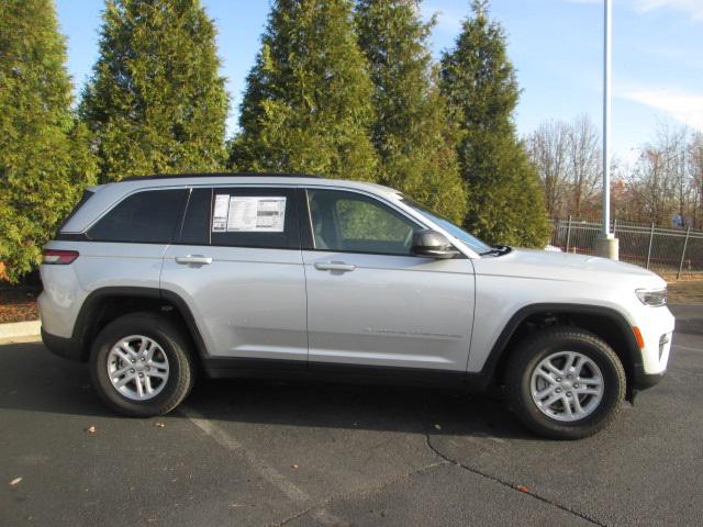 2024 Jeep Grand Cherokee GRAND CHEROKEE LAREDO 4X4