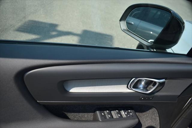 2025 Volvo XC40 Plus Dark Theme