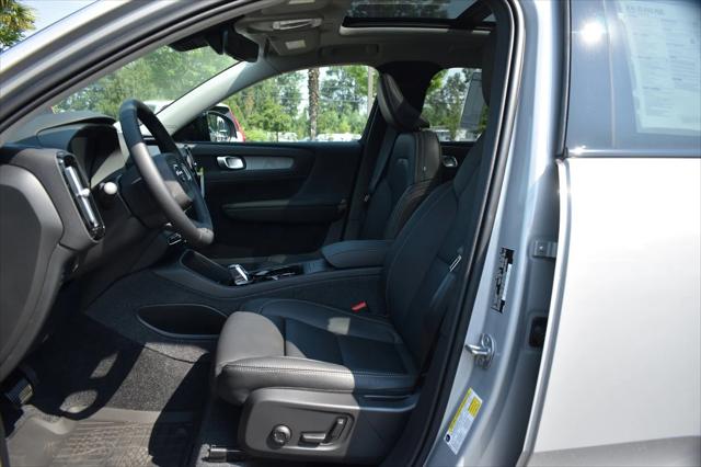 2025 Volvo XC40 Plus Dark Theme