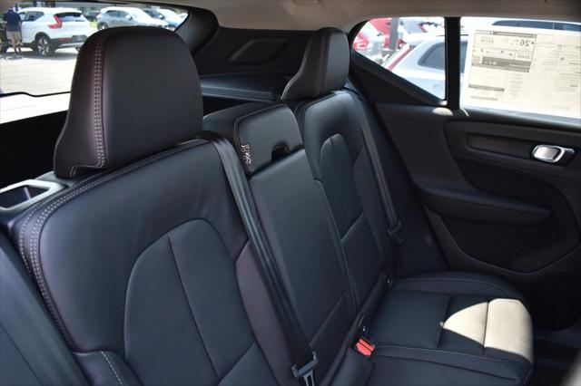 2025 Volvo XC40 Plus Dark Theme