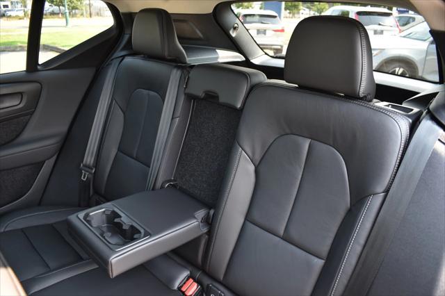 2025 Volvo XC40 Plus Dark Theme