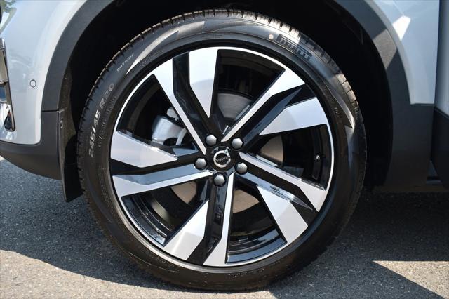 2025 Volvo XC40 Plus Dark Theme