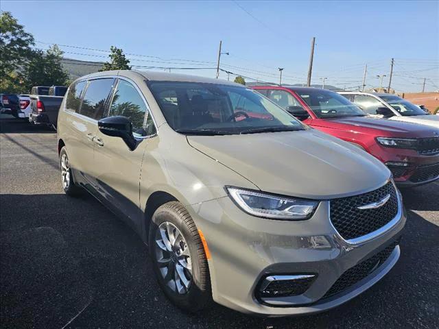 2024 Chrysler Pacifica PACIFICA TOURING L AWD