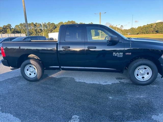 2024 RAM Ram 1500 Classic RAM 1500 CLASSIC TRADESMAN QUAD CAB 4X4 64 BOX