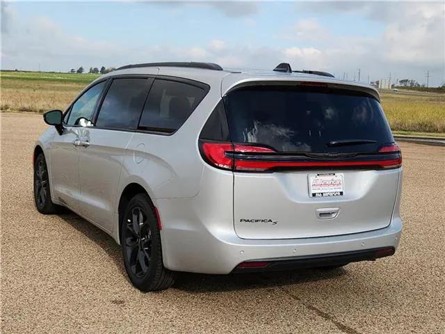 2024 Chrysler Pacifica PACIFICA TOURING L