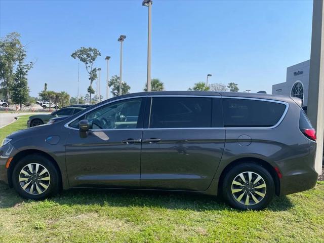 2022 Chrysler Pacifica Hybrid Touring L