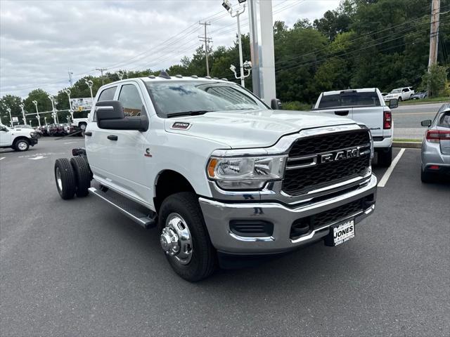 2024 RAM Ram 3500 Chassis Cab RAM 3500 TRADESMAN CREW CAB CHASSIS 4X4 60 CA