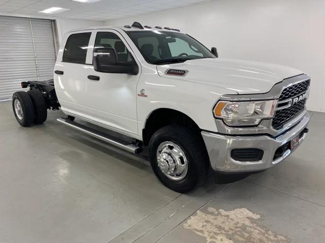 2024 RAM Ram 3500 Chassis Cab RAM 3500 TRADESMAN CREW CAB CHASSIS 4X4 60 CA