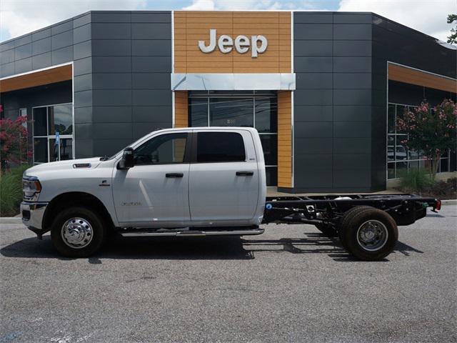 2024 RAM Ram 3500 Chassis Cab RAM 3500 SLT CREW CAB CHASSIS 4X4 60 CA