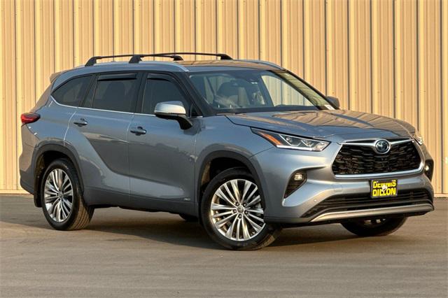 2023 Toyota Highlander Hybrid Platinum