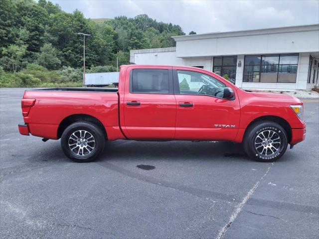 2022 Nissan TITAN Crew Cab SV 4x4