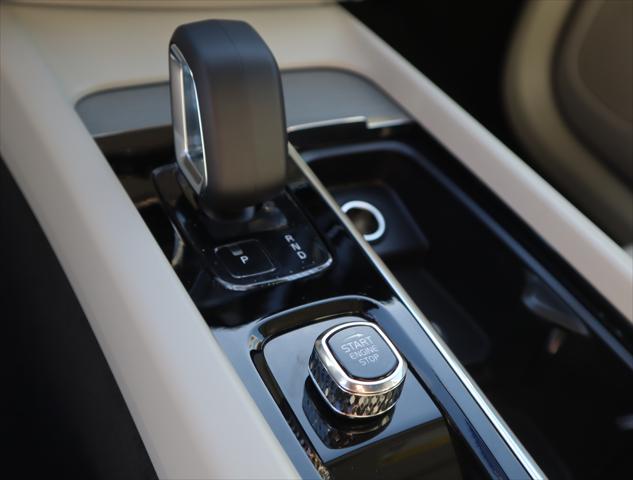 2025 Volvo XC60 Plug-In Hybrid Plus