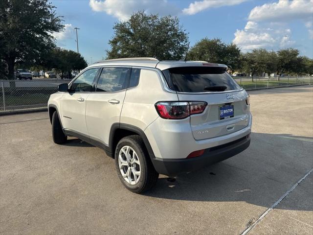 2025 Jeep Compass COMPASS LATITUDE 4X4