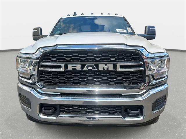 2024 RAM Ram 3500 Chassis Cab RAM 3500 TRADESMAN CREW CAB CHASSIS 4X4 60 CA