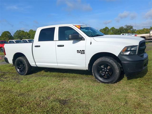 2022 RAM 1500 Classic Tradesman Crew Cab 4x4 57 Box