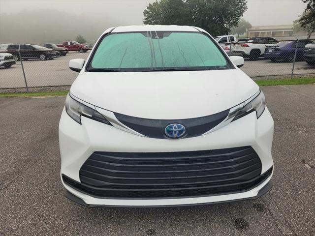 2023 Toyota Sienna LE