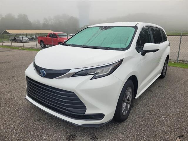 2023 Toyota Sienna LE