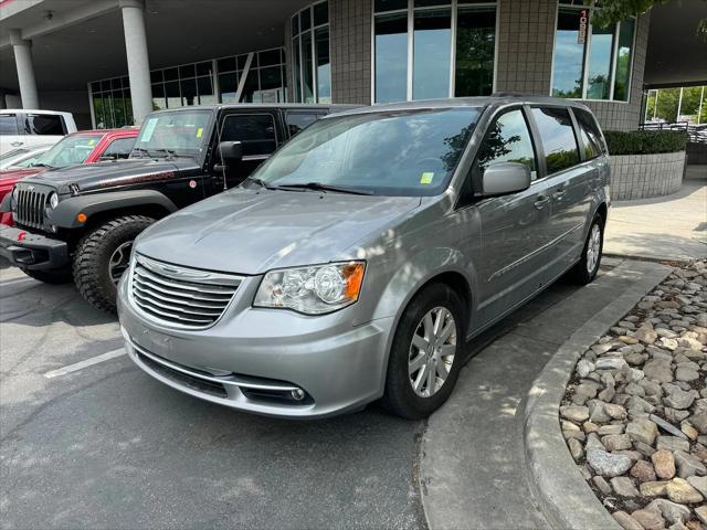 2016 Chrysler Town and Country Touring