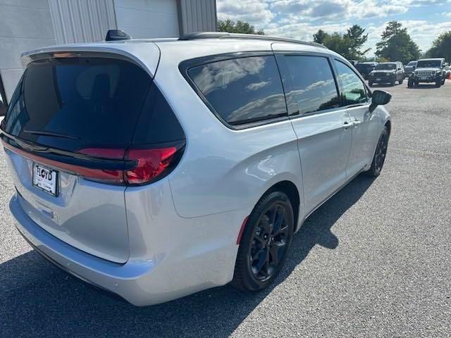 2024 Chrysler Pacifica PACIFICA TOURING L