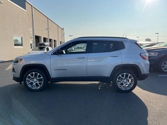 2024 Jeep Compass Latitude Lux FWD