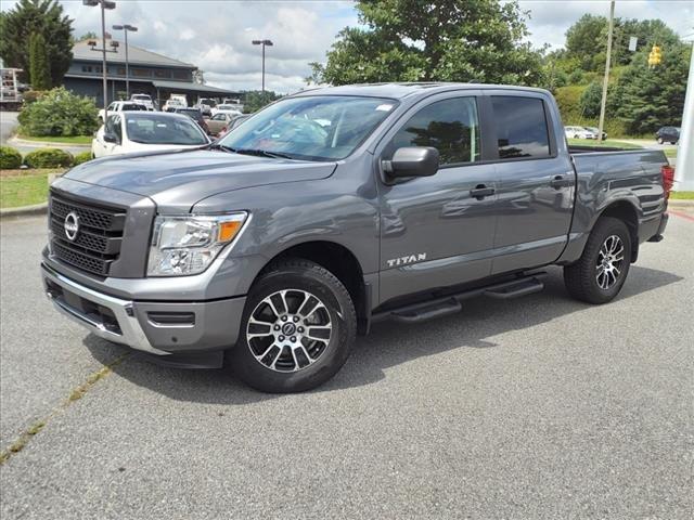 2023 Nissan TITAN Crew Cab SV 4x4