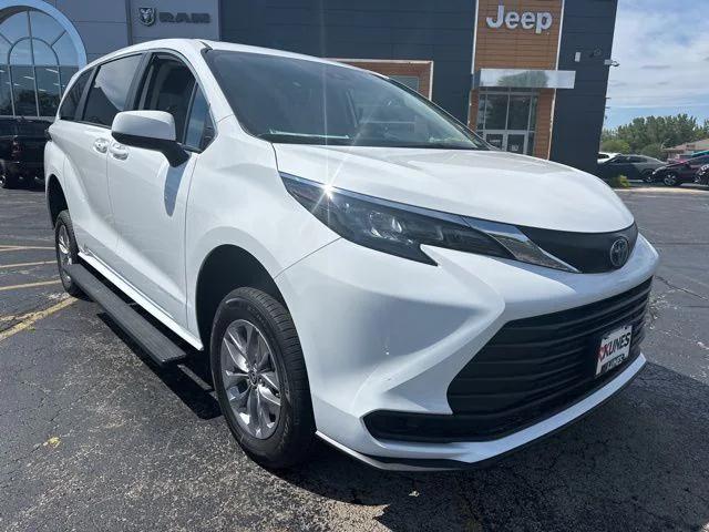 2024 Toyota Sienna LE